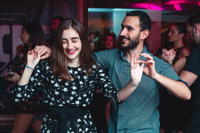 Tulum Salsa Lovers Dance Experience - Inside the 1-hour class: salsa basics, reggaeton energy, and practice time